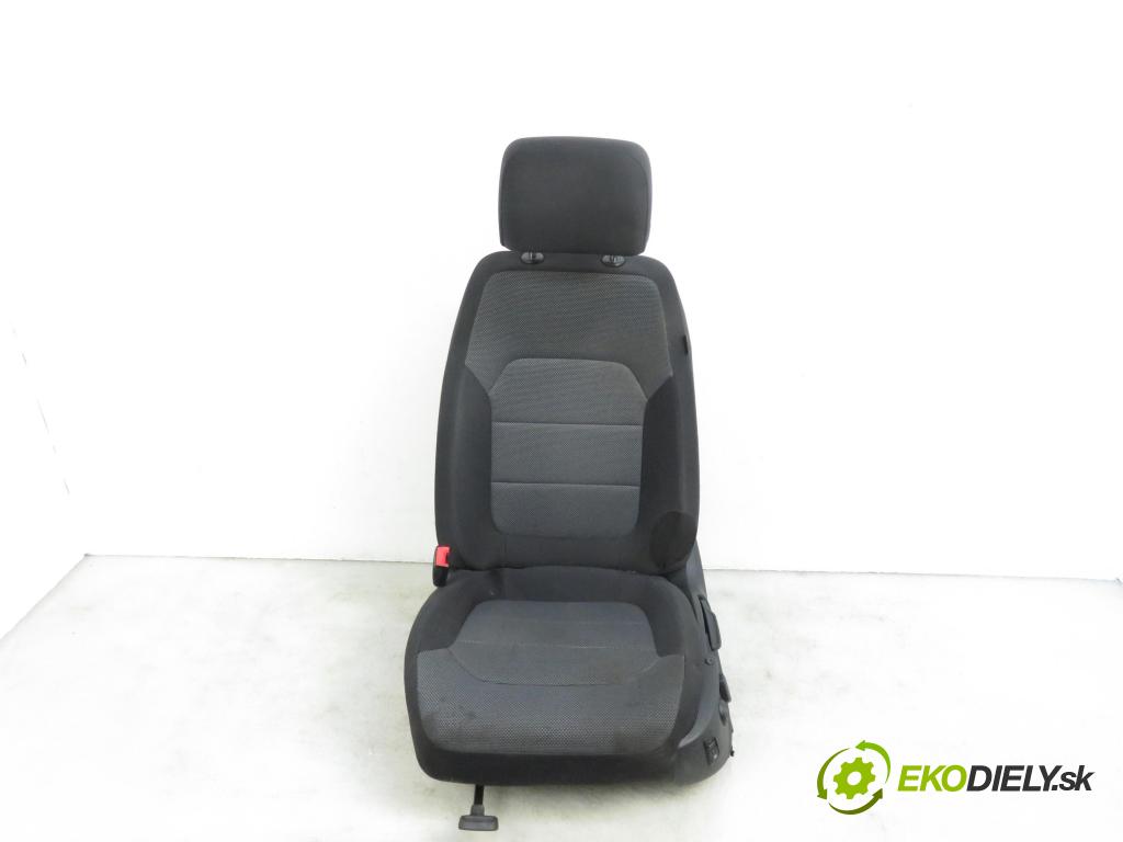 VW PASSAT B7 (362) SEDAN 2011 1390,00 Fotele, kanapy 1390,00 Sedadlá, sedačky 3C8881105AD