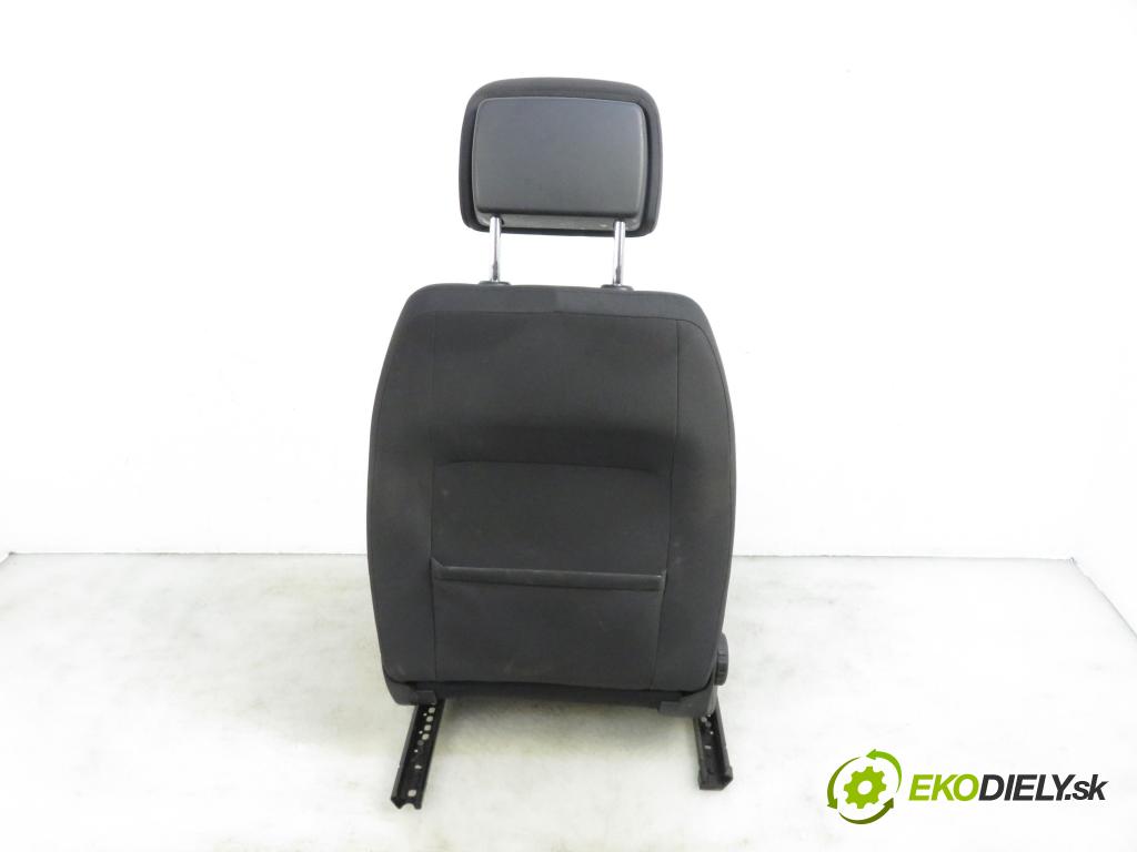 VW PASSAT B7 (362) SEDAN 2011 1390,00 Fotele, kanapy 1390,00 Sedadlá, sedačky 3C8881105AD