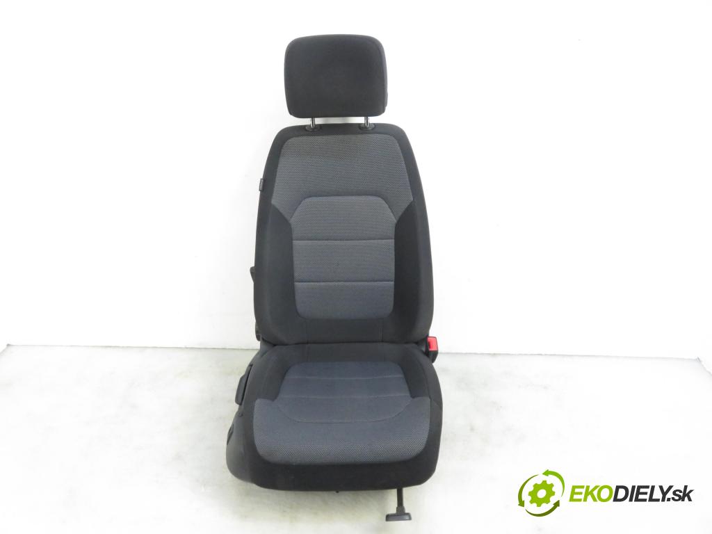 VW PASSAT B7 (362) SEDAN 2011 1390,00 Fotele, kanapy 1390,00 Sedadlá, sedačky 3C8881105AD