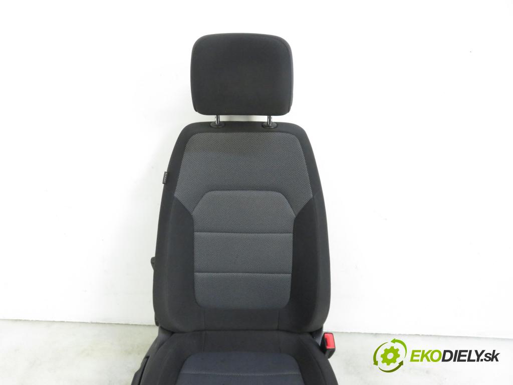 VW PASSAT B7 (362) SEDAN 2011 1390,00 Fotele, kanapy 1390,00 Sedadlá, sedačky 3C8881105AD