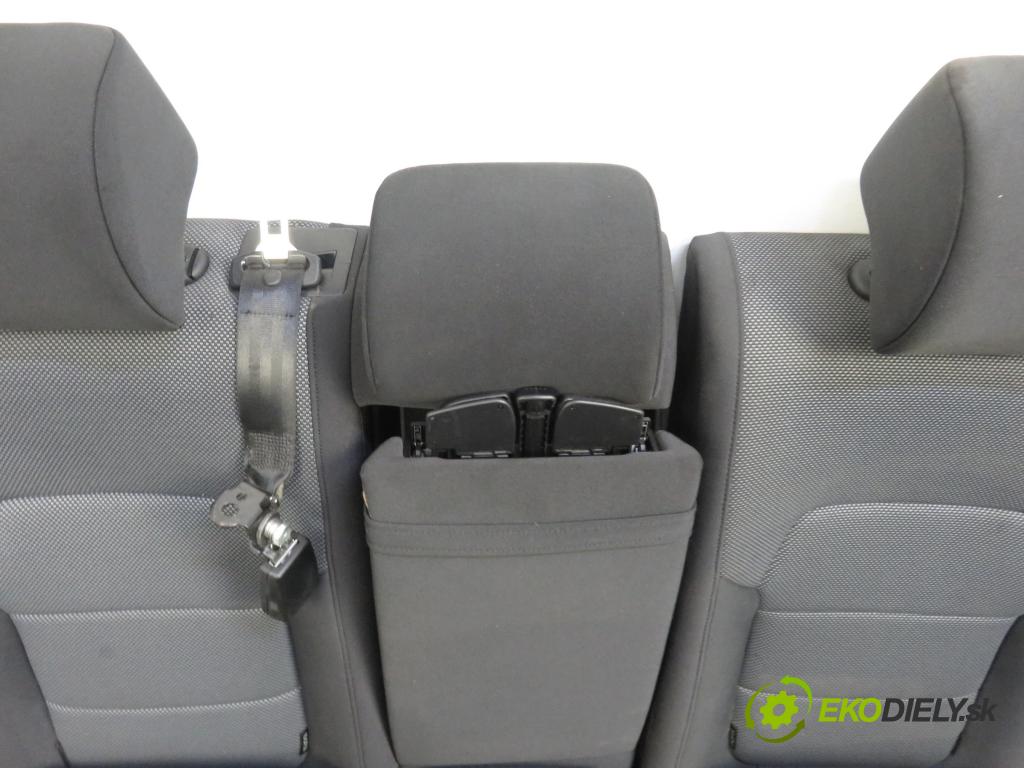 VW PASSAT B7 (362) SEDAN 2011 1390,00 Fotele, kanapy 1390,00 Sedadlá, sedačky 3C8881105AD