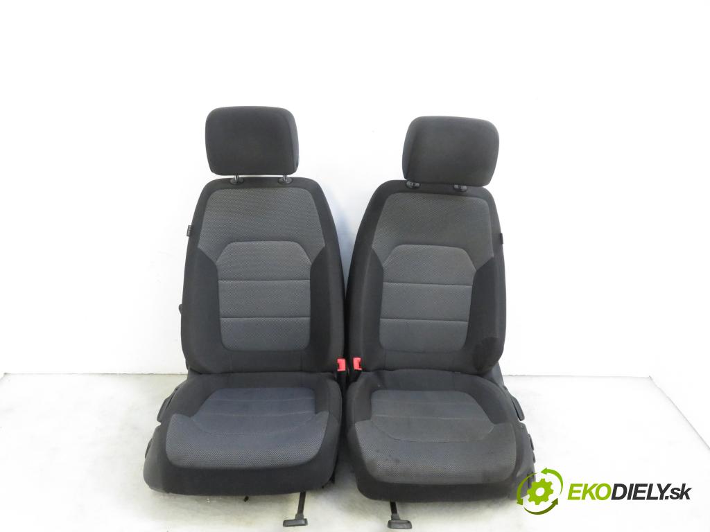 VW PASSAT B7 (362) SEDAN 2011 1390,00 Fotele, kanapy 1390,00 Sedadlá, sedačky 3C8881105AD
