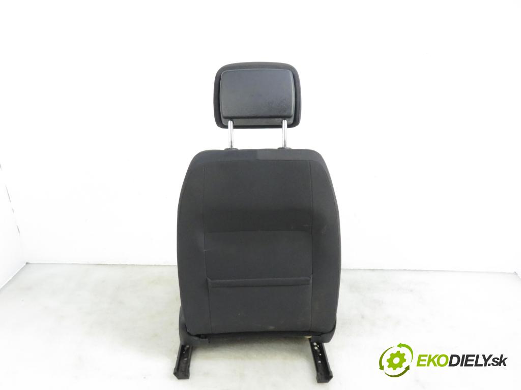 VW PASSAT B7 (362) SEDAN 2011 1390,00 Fotele, kanapy 1390,00 Sedadlá, sedačky 3C8881105AD