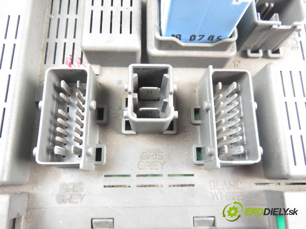 PEUGEOT 607 (9D, 9U) SEDAN 2004 2179,00 Skrzynki bezpieczników 2179,00 MODUL BSI 9654696080