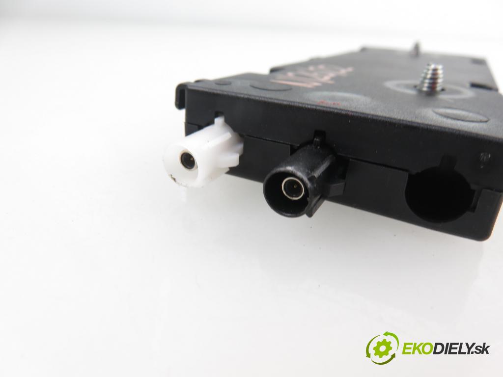 MINI MINI COUNTRYMAN (R60) CROSSOVER 2014 1995,00 Wzmacniacze 1995,00 Zosilňovač Antenní: 9803853 (Zosilňovače)