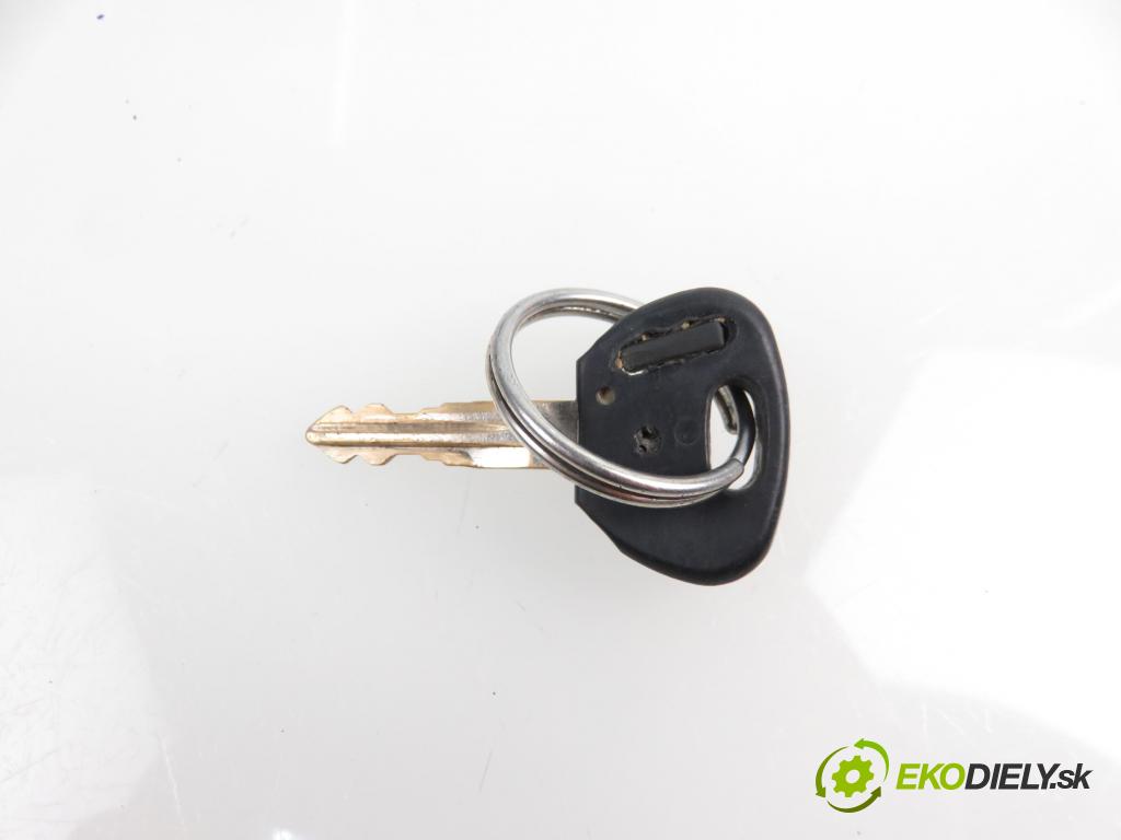 PEUGEOT PARTNER Combispace (5F) KOMBIVAN 1999 1361,00 Stacyjki 1361,00 spinačka  (Spínacie skrinky a kľúče)