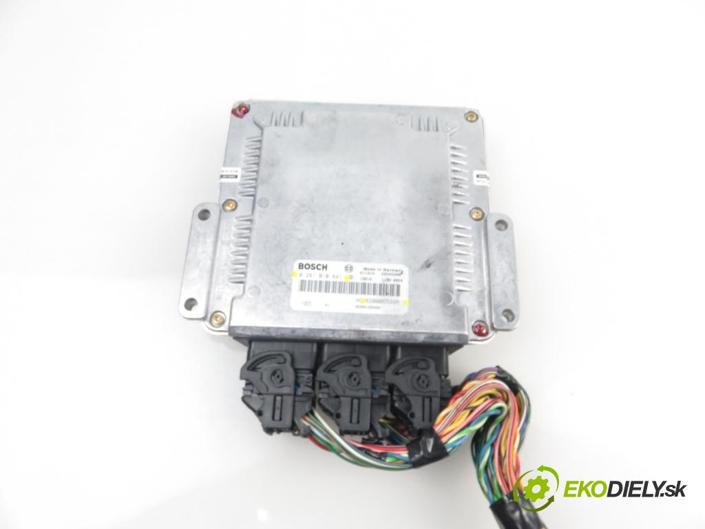 VOLVO V40 Kombi (645) KOMBI 2002 1870,00 Sterowniki silnika 1870,00 Riadiaca jednotka Motor 0281010441;8200065996