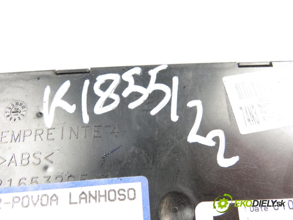 RENAULT LAGUNA II Grandtour (KG0/1_) KOMBI 2002 1870,00 Skrzynki bezpieczników 1870,00 MODUL BSI 8200096831