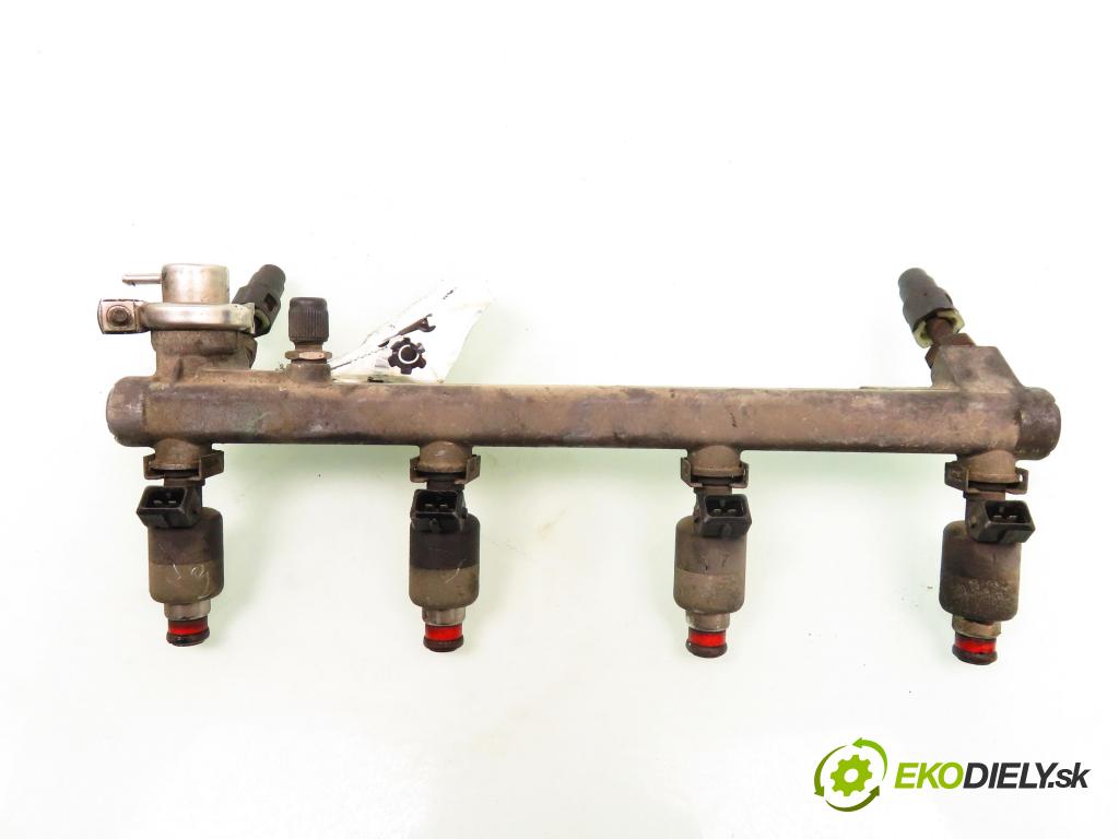 DAEWOO LEGANZA SEDAN 1999 2,20 Listwy wtryskowe 2198,00 Lišta vstrekovacia 90411551 (Vstrekovacie lišty)