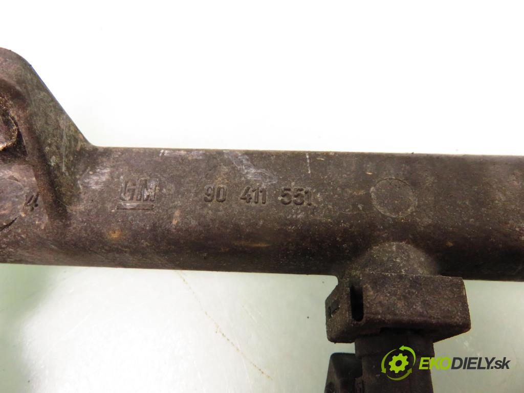 DAEWOO LEGANZA SEDAN 1999 2,20 Listwy wtryskowe 2198,00 Lišta vstrekovacia 90411551 (Vstrekovacie lišty)