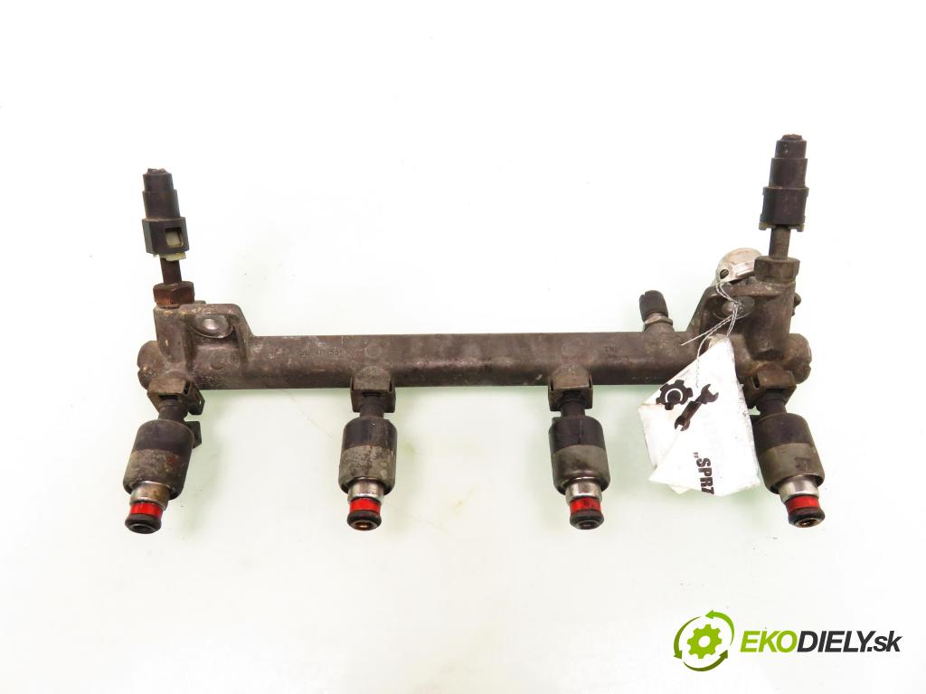 DAEWOO LEGANZA SEDAN 1999 2,20 Listwy wtryskowe 2198,00 Lišta vstrekovacia 90411551 (Vstrekovacie lišty)