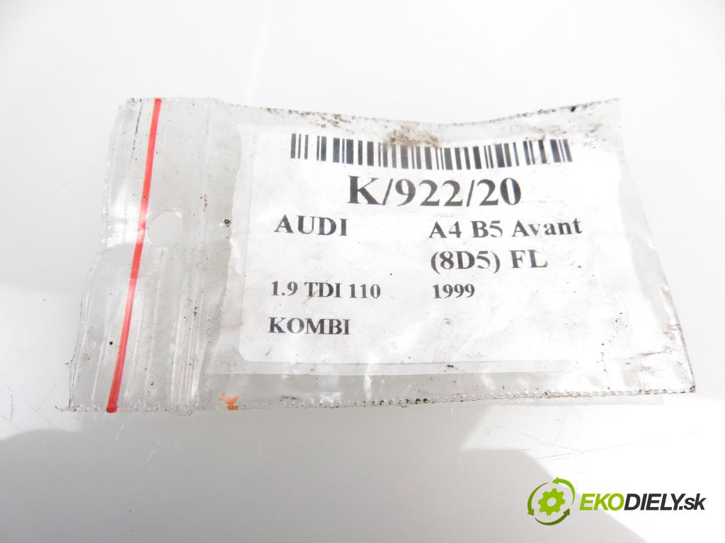 AUDI A4 Avant (8D5, B5) KOMBI 1999 1896,00 Przewody chłodnic powietrza 1896,00 Rúra intercoolera turba 8D015828C