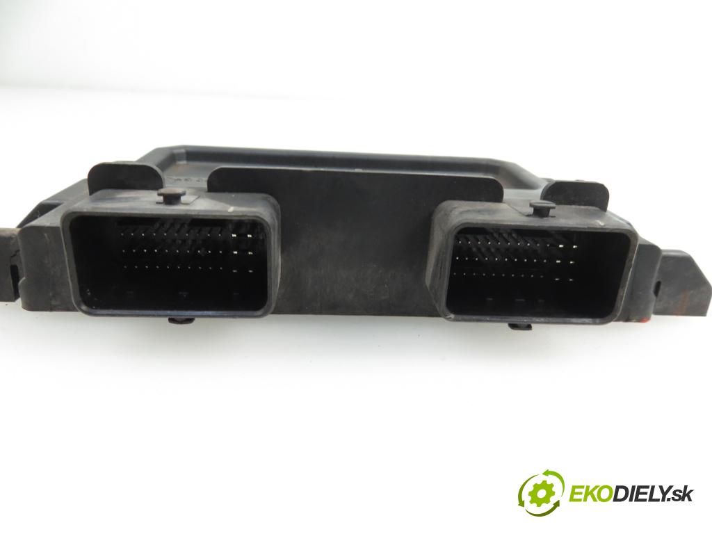 PEUGEOT 206 liftback (2A/C) HB 2003 1868,00 Sterowniki silnika 1868,00 Riadiaca jednotka Motor 9650359880;9650359880;R04080030E