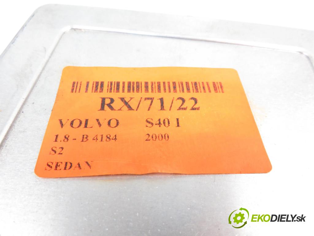 VOLVO S40 I (VS) SEDAN 2001 1783,00 Sterowniki silnika 1783,00 Riadiaca jednotka Motor P30882667;1T0404A03