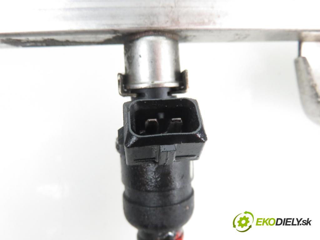 SKODA OCTAVIA I (1U2) LIFTBACK 1998 1781,00 Listwy wtryskowe 1781,00 Lišta vstrekovacia 06A90603ID (Vstrekovacie lišty)