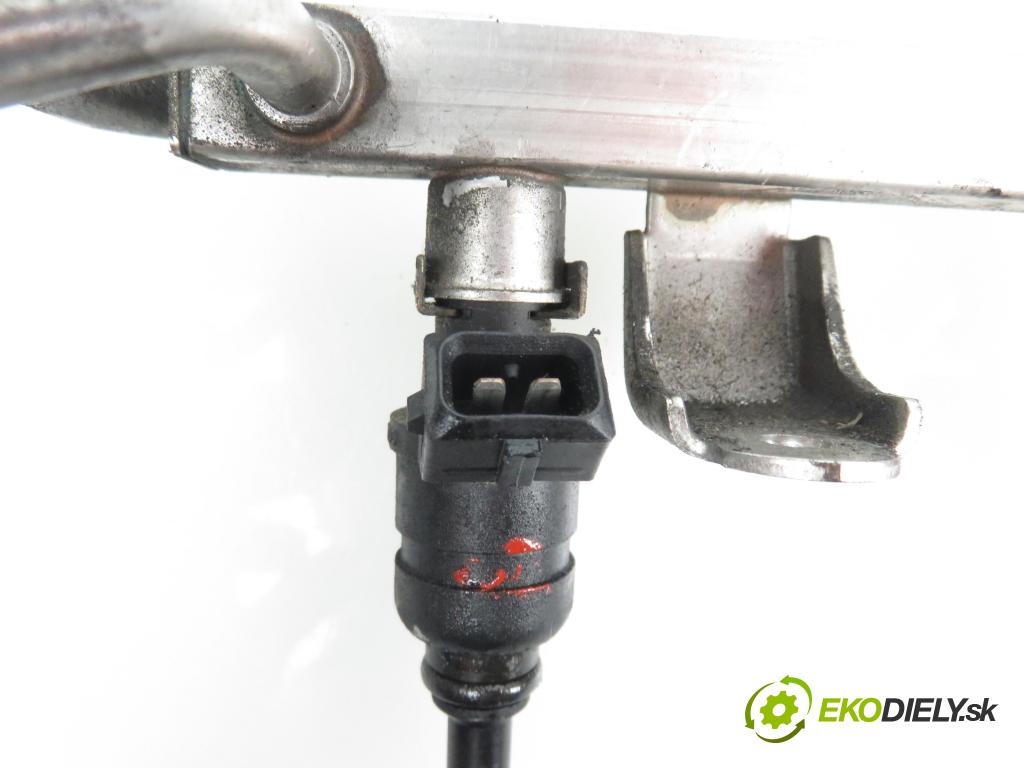 SKODA OCTAVIA I (1U2) LIFTBACK 1998 1781,00 Listwy wtryskowe 1781,00 Lišta vstrekovacia 06A90603ID (Vstrekovacie lišty)