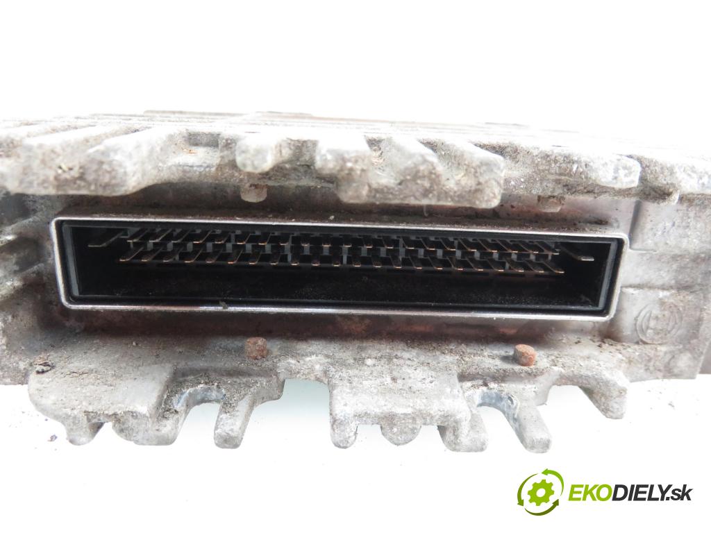 VW POLO CLASSIC (6V2) SEDAN 1995 1595,00 Sterowniki silnika 1595,00 Riadiaca jednotka Motor 6K0907311B;0261203752