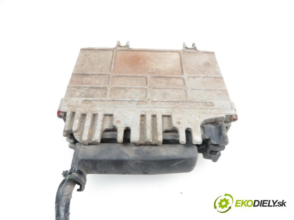 VW POLO CLASSIC (6V2) SEDAN 1995 1595,00 Sterowniki silnika 1595,00 Riadiaca jednotka Motor 6K0907311B;0261203752