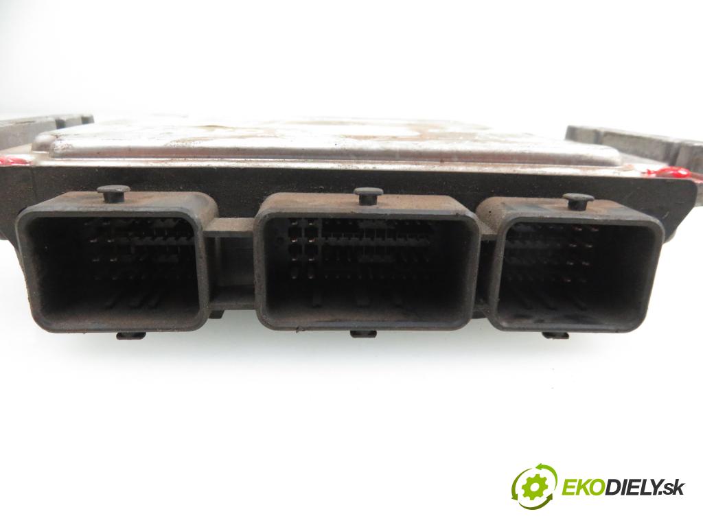 RENAULT MEGANE II (BM0/1_, CM0/1_) HB 2005 1870,00 Sterowniki silnika 1870,00 Riadiaca jednotka Motor 0281010768;8200184294