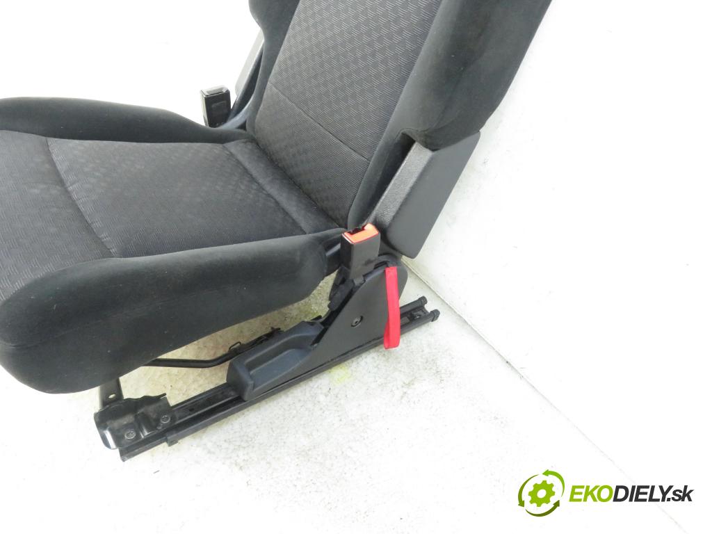 FORD GALAXY (WA6) MINIVAN 2007 1753,00 Fotele, kanapy 1753,00 Sedadlo 2 RIADOK: STREDNÝ: