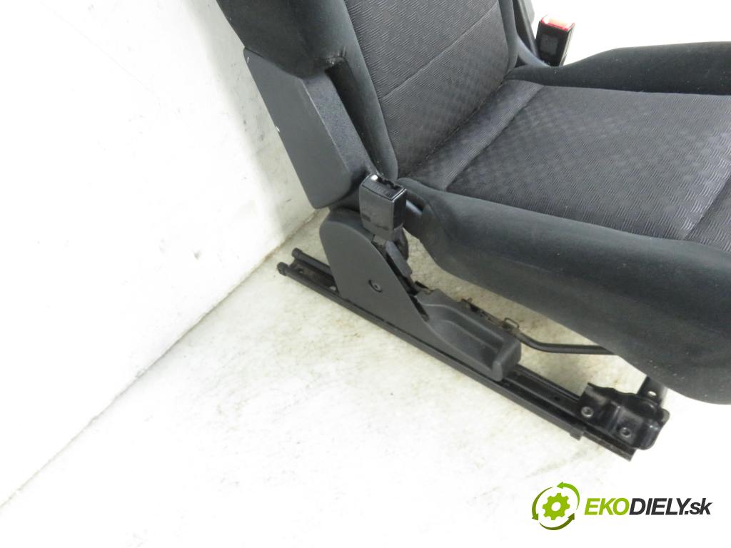 FORD GALAXY (WA6) MINIVAN 2007 1753,00 Fotele, kanapy 1753,00 Sedadlo 2 RIADOK: STREDNÝ: