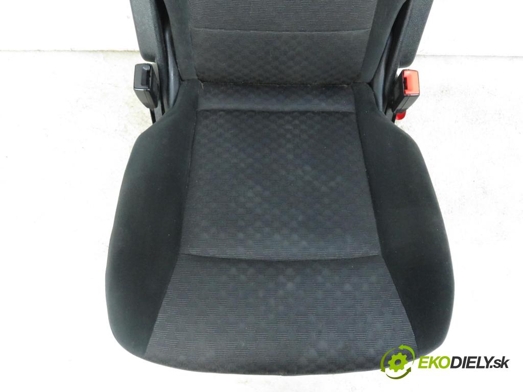 FORD GALAXY (WA6) MINIVAN 2007 1753,00 Fotele, kanapy 1753,00 Sedadlo 2 RIADOK: STREDNÝ: