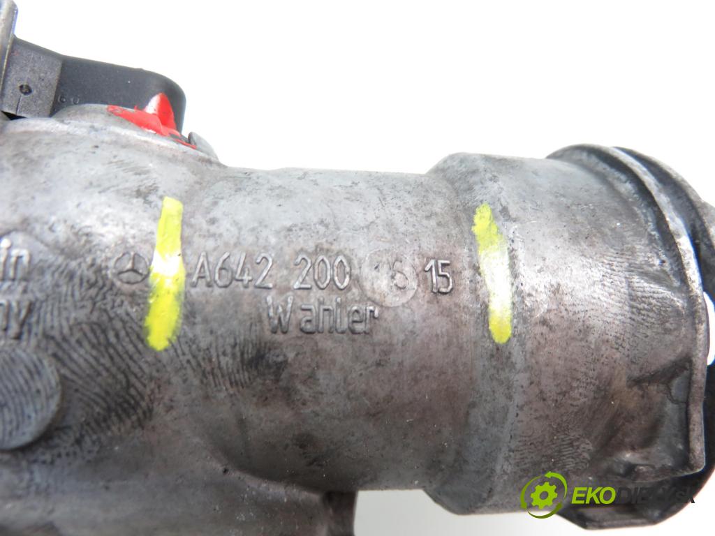 MERCEDES-BENZ KLASA E (W212) SEDAN 2009 2987,00 Obudowy termostatów 2987,00 obal termostatu A6422001615 (Termostaty)