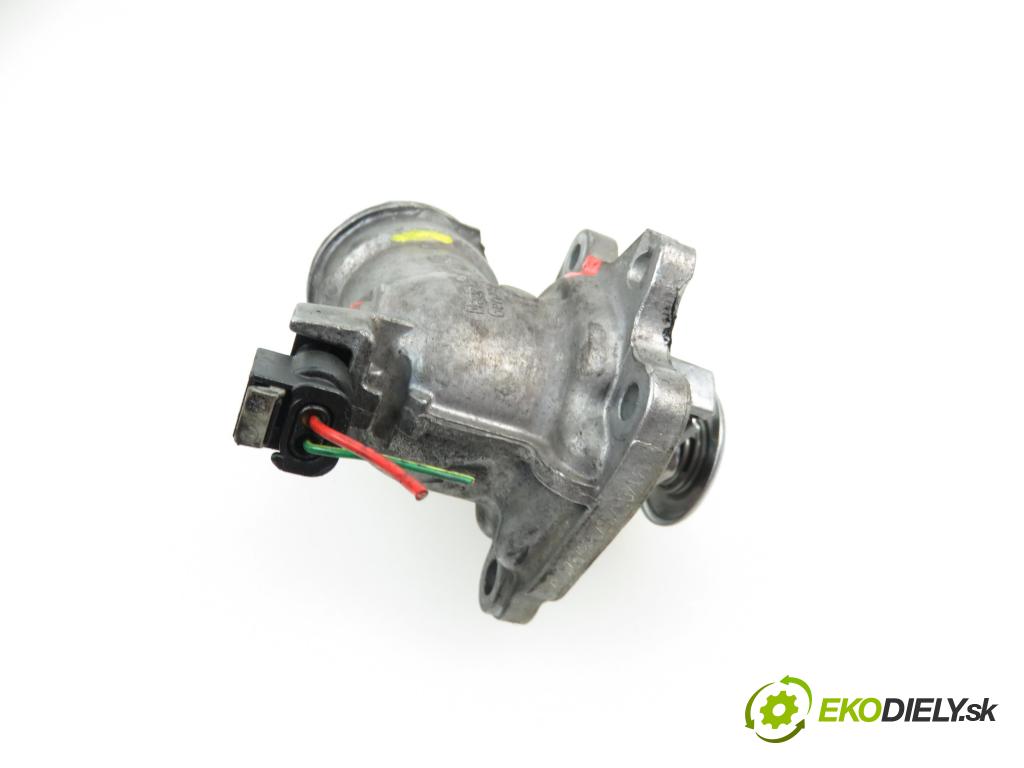 MERCEDES-BENZ KLASA E (W212) SEDAN 2009 2987,00 Obudowy termostatów 2987,00 obal termostatu A6422001615 (Termostaty)