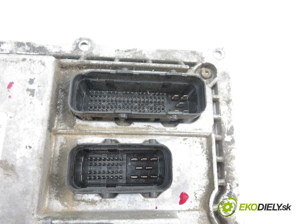 SMART CITY-COUPE (450) HB 2000 599,00 Sterowniki silnika 599,00 Riadiaca jednotka Motor 0003107V006;0261205004