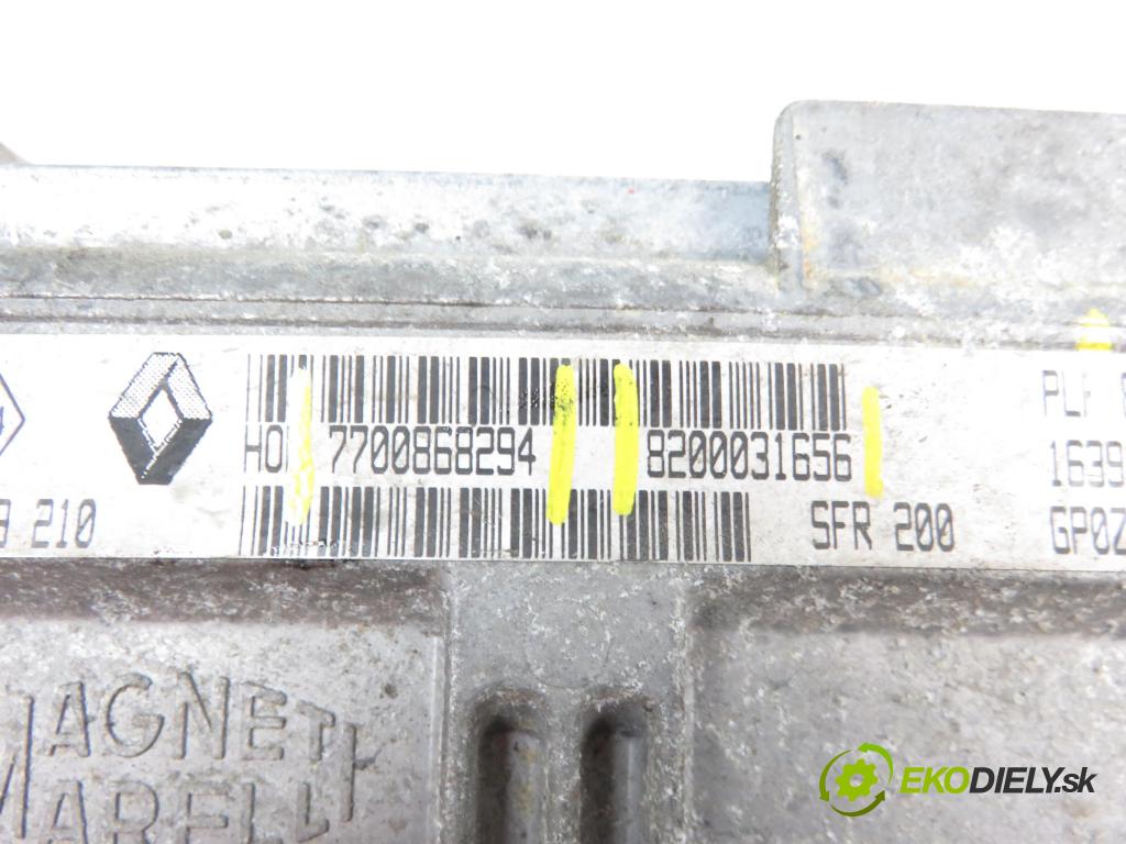 RENAULT CLIO II (BB_, CB_) HB 1998 1149,00 Sterowniki silnika 1149,00 Riadiaca jednotka Motor 7700868294;8200031656;8200033337
