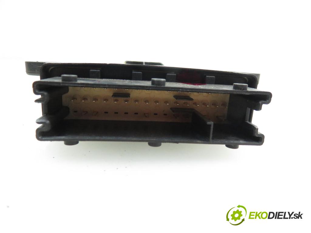OPEL VECTRA C (Z02) LIFTBACK 2007 1910,00 Moduły komfortu 1910,00 MODUL komfortu 13193371