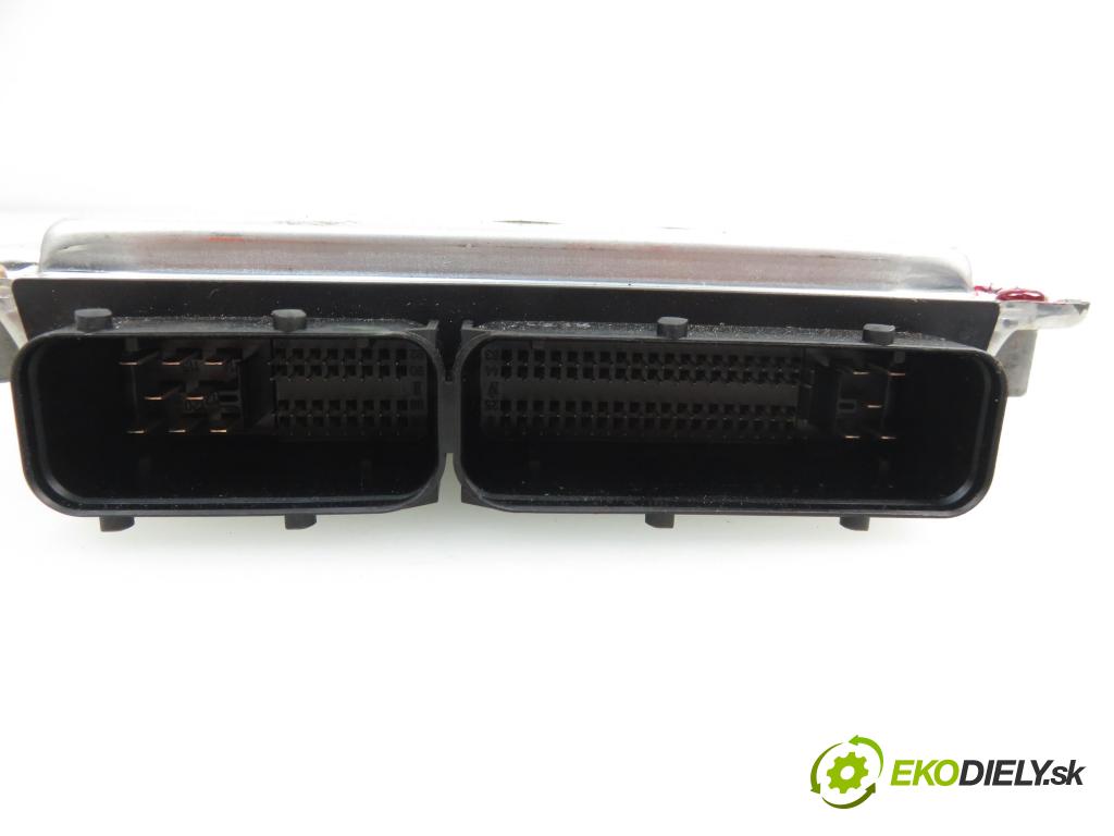 AUDI A4 (8D2, B5) SEDAN 2000 1896,00 Sterowniki silnika 1896,00 Riadiaca jednotka Motor 038906012AJ;0281010202