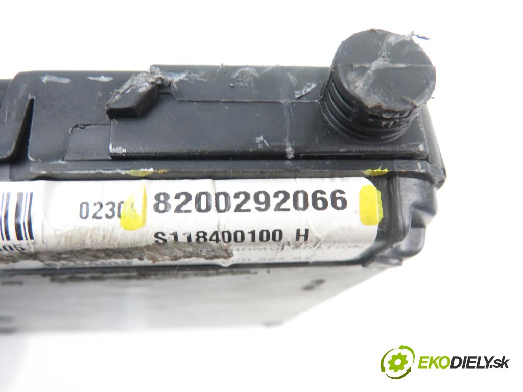 RENAULT MEGANE II (BM0/1_, CM0/1_) HB 2002 1390,00 Skrzynki bezpieczników 1390,00 MODUL BSI 8200292066