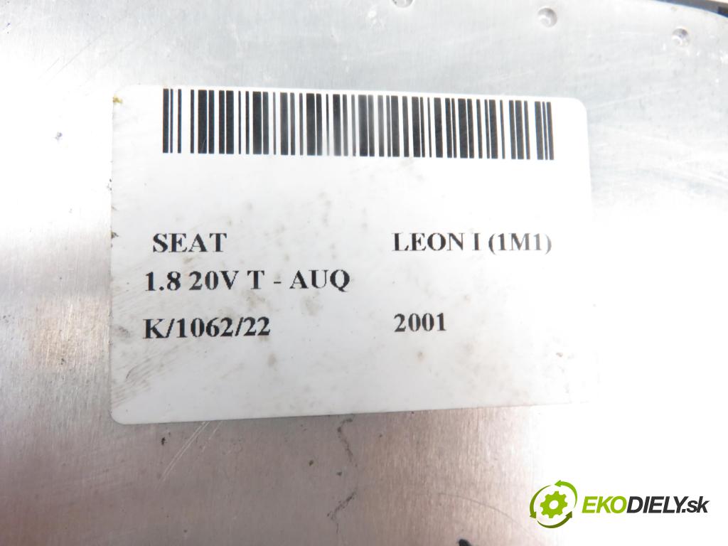 SEAT LEON (1M1) HB 2001 1781,00 Sterowniki silnika 1781,00 Riadiaca jednotka Motor 0261206866;06A906032DE