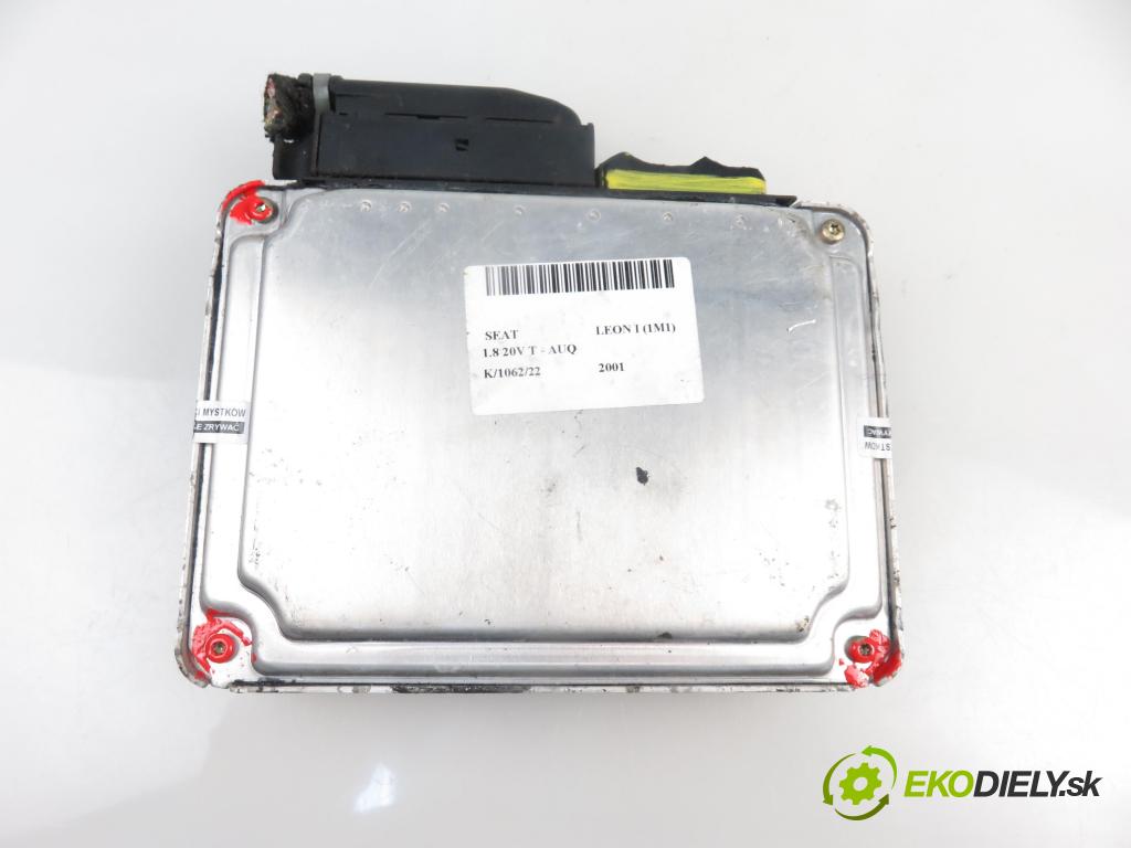 SEAT LEON (1M1) HB 2001 1781,00 Sterowniki silnika 1781,00 Riadiaca jednotka Motor 0261206866;06A906032DE