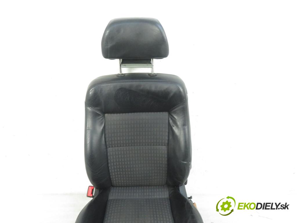 VW PASSAT B5.5 (3B3) SEDAN 2001 1896,00 Fotele, kanapy 1896,00 Sedadlá, sedačky