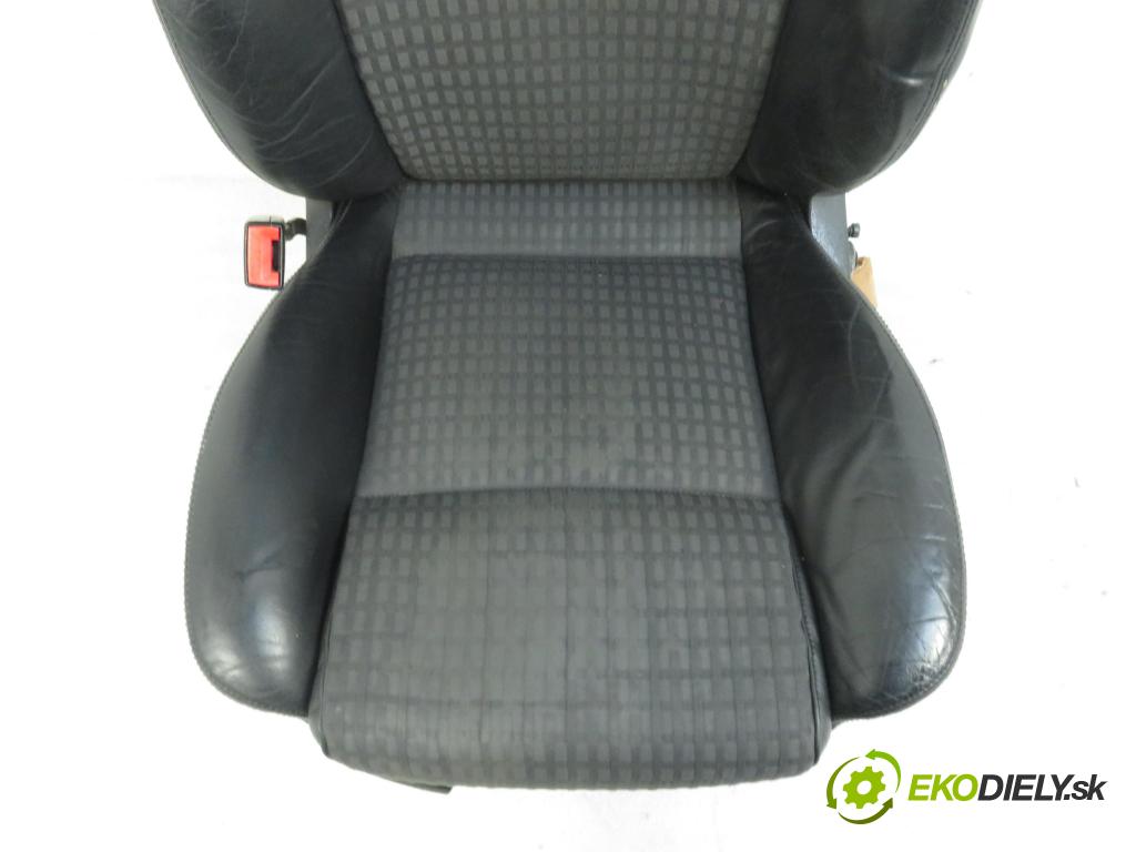 VW PASSAT B5.5 (3B3) SEDAN 2001 1896,00 Fotele, kanapy 1896,00 Sedadlá, sedačky