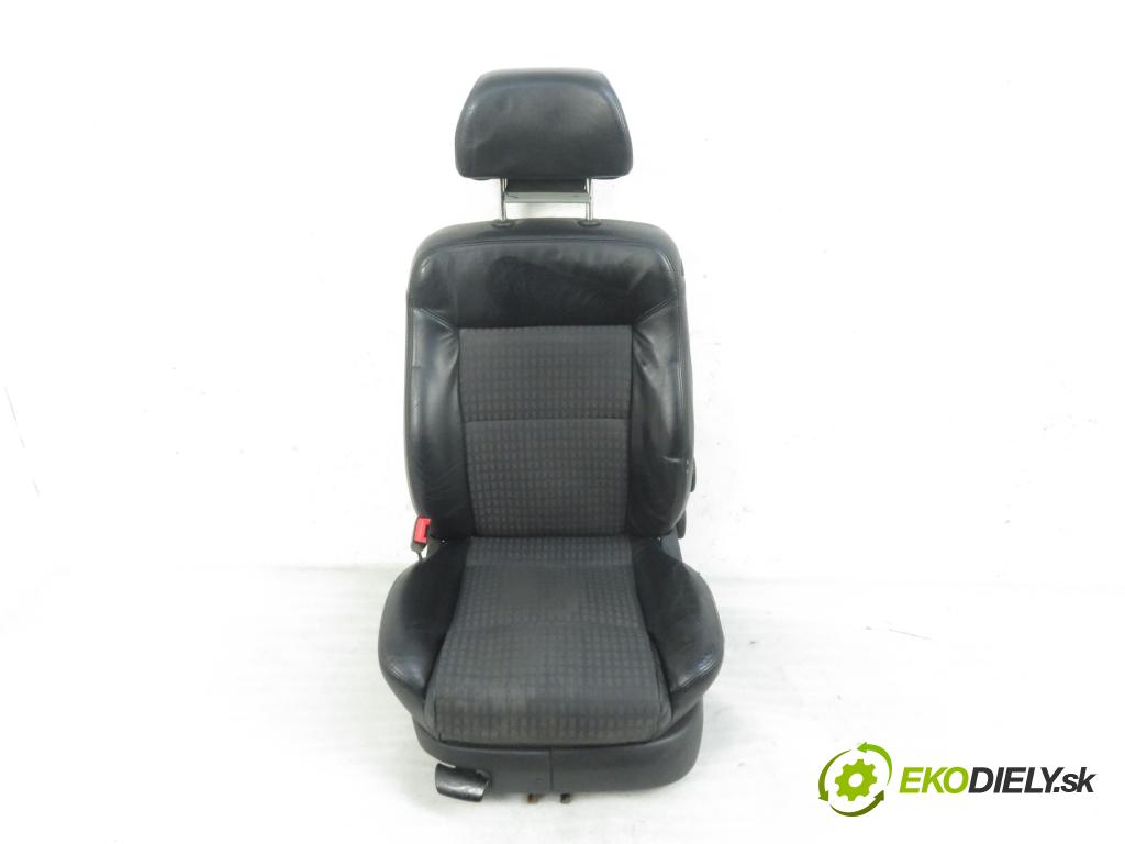 VW PASSAT B5.5 (3B3) SEDAN 2001 1896,00 Fotele, kanapy 1896,00 Sedadlá, sedačky