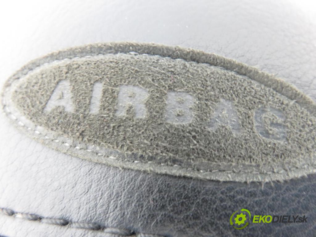 VW PASSAT B5.5 (3B3) SEDAN 2001 1896,00 Fotele, kanapy 1896,00 Sedadlá, sedačky