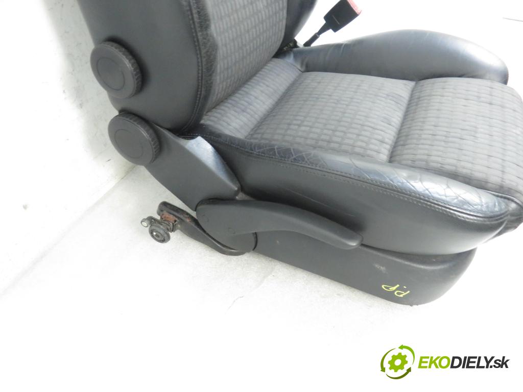 VW PASSAT B5.5 (3B3) SEDAN 2001 1896,00 Fotele, kanapy 1896,00 Sedadlá, sedačky