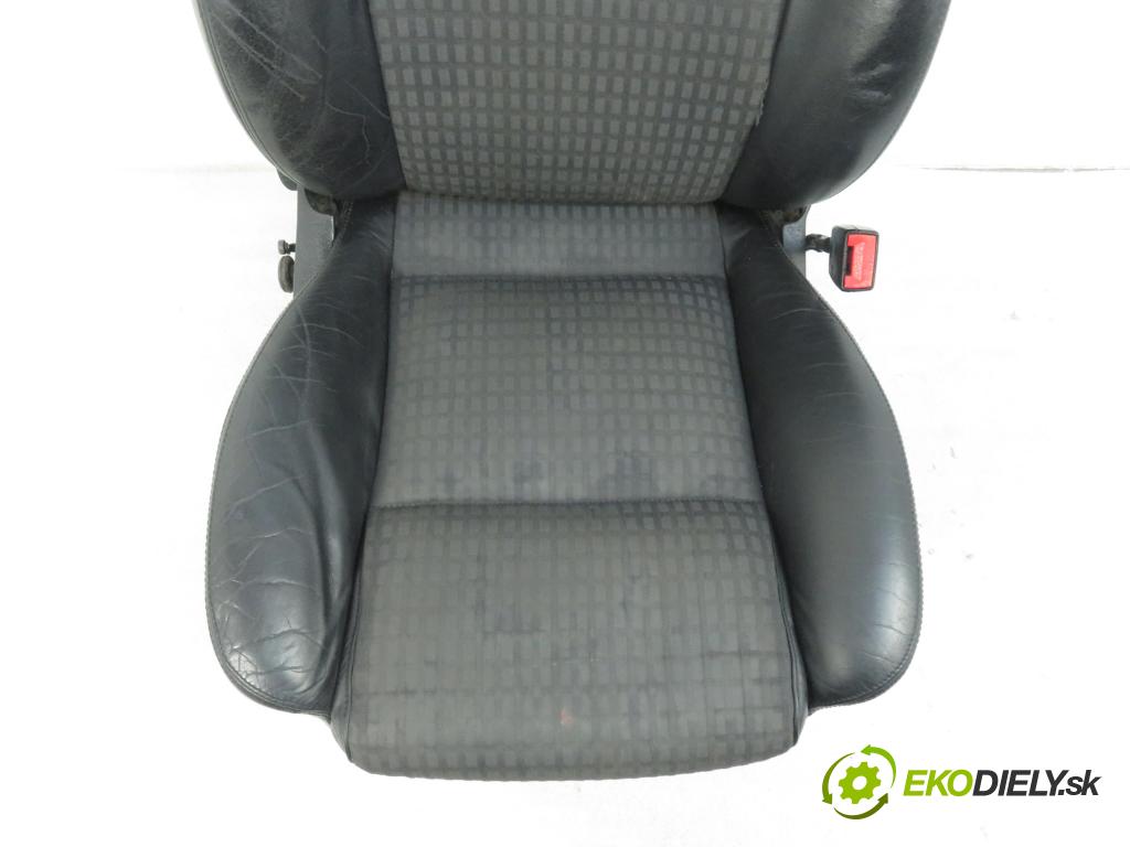 VW PASSAT B5.5 (3B3) SEDAN 2001 1896,00 Fotele, kanapy 1896,00 Sedadlá, sedačky