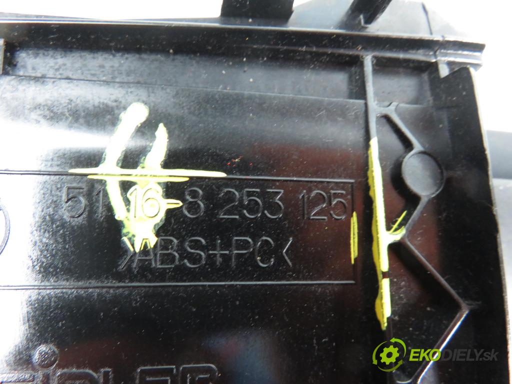 BMW X5 (E53) SUV 2002 2926,00 Uchwyty fabryczne 2926,00 Držiak na nápoje 8253125 (Úchyty, držiaky na nápoje)