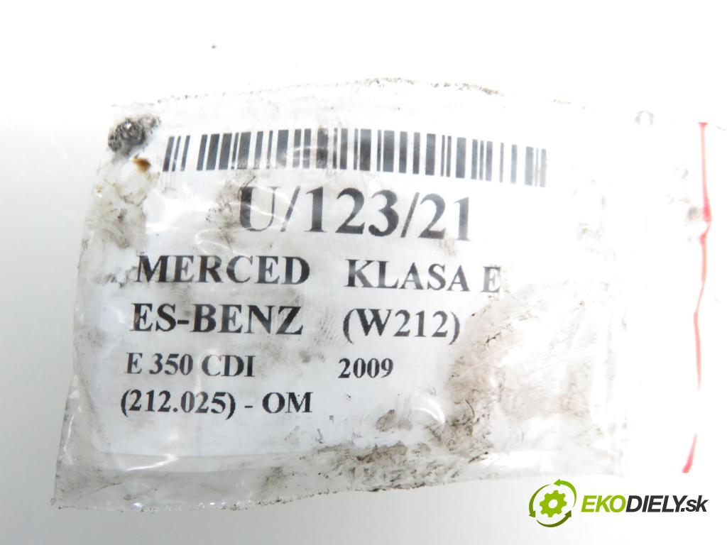 MERCEDES-BENZ KLASA E (W212) SEDAN 2009 2987,00 Listwy wtryskowe 2987,00 Lišta vstrekovacia A6420703095 (Vstrekovacie lišty)