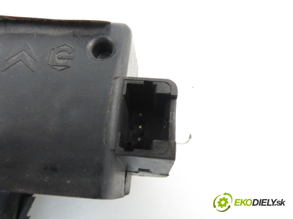 FIAT ULYSSE (179_) MINIVAN 2003 1997,00 Zamki 1997,00 zámok dveří kufr EL. 9646091580