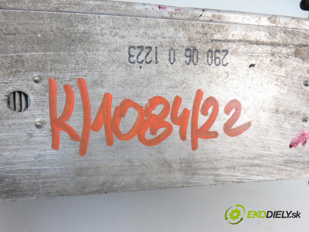 AUDI A4 Avant (8ED, B7) KOMBI 2006 171,00 3.0 TDI quattro - ASB 2967,00 chladič intercooler 8E0145806L