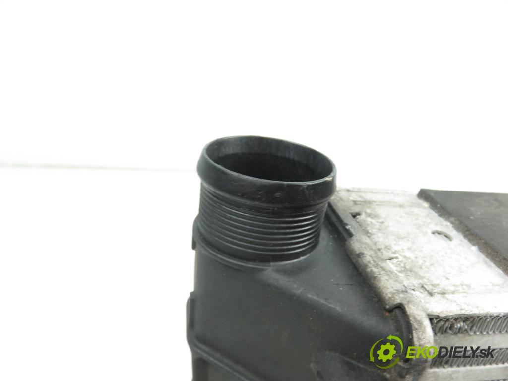 AUDI A4 Avant (8ED, B7) KOMBI 2006 171,00 3.0 TDI quattro - ASB 2967,00 chladič intercooler 8E0145806L