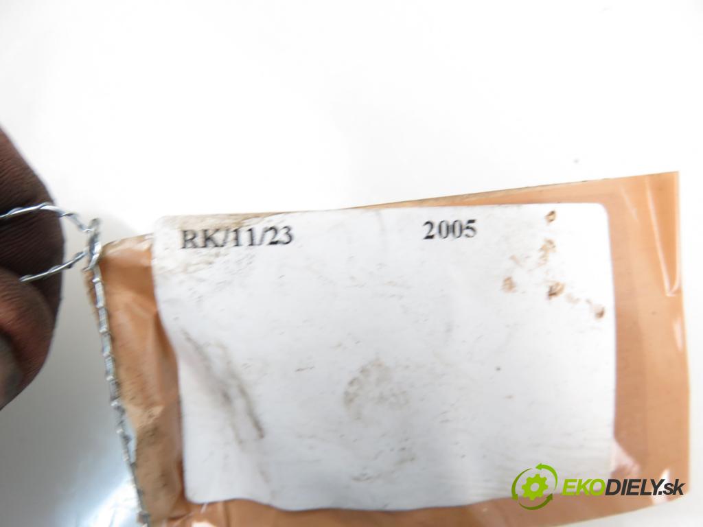 NISSAN SENTRA V (B15) SEDAN 2005 1769,00 Stacyjki 1769,00 spinačka  (Spínacie skrinky a kľúče)