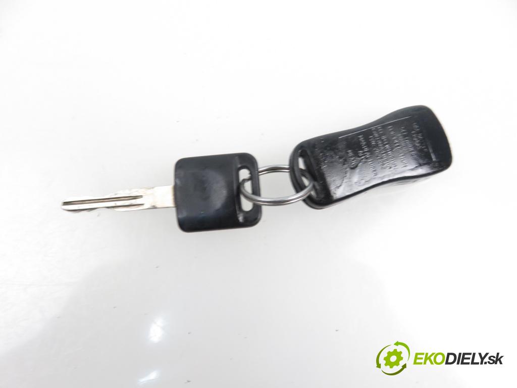 NISSAN SENTRA V (B15) SEDAN 2005 1769,00 Stacyjki 1769,00 spinačka  (Spínacie skrinky a kľúče)