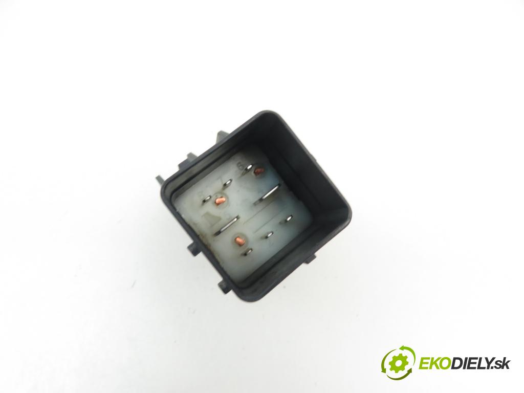 PEUGEOT 307 (3A/C) HB 2007 66,00 1.6 HDi 90 - 9HX (DV6ATED4) 1560,00 RELÉ: JÚN: 9640469680