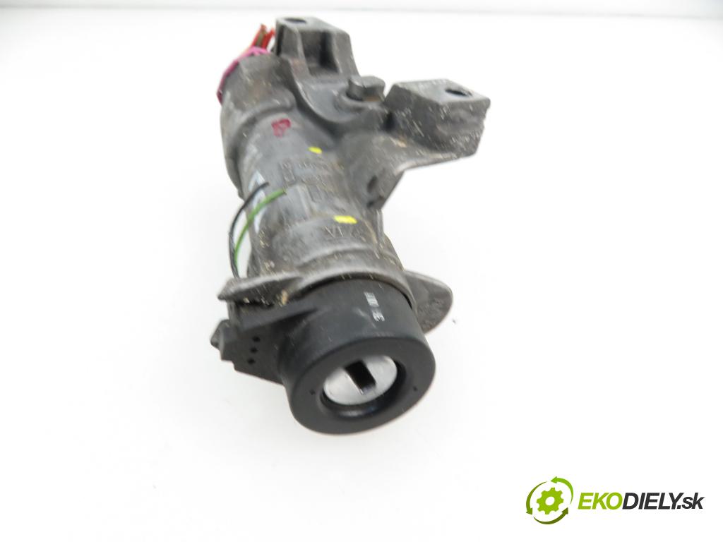 AUDI A6 (4B2, C5) SEDAN 2000 2496,00 Stacyjki 2496,00 spinačka 4B09058510 (Spínacie skrinky a kľúče)